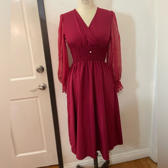 WOMEN'S LONG SLEEVE V-NECK SMOCKED WAIST BUTTON DETAIL MIDI DRESS - Picture 3 of 7